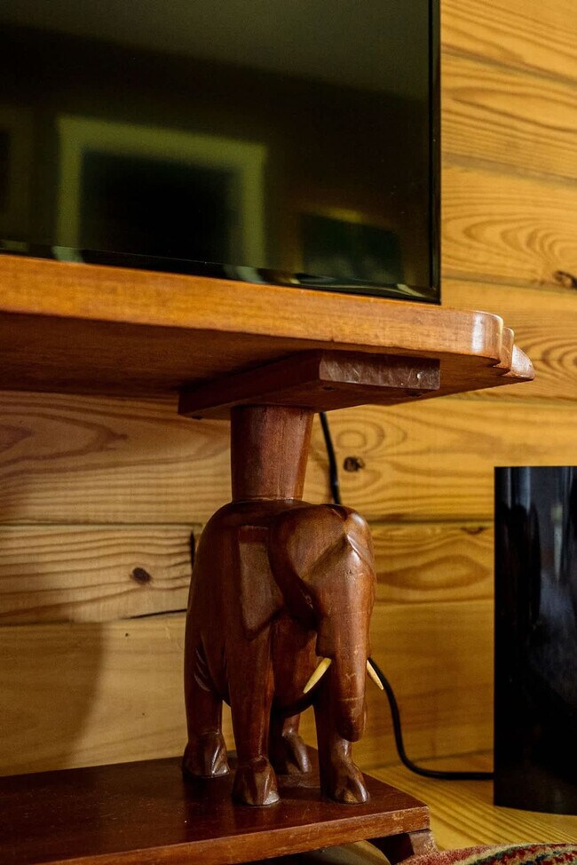 Foto del edificio - 7223 Ferry Rd