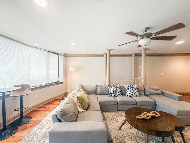 Foto del edificio - 602 S Front St