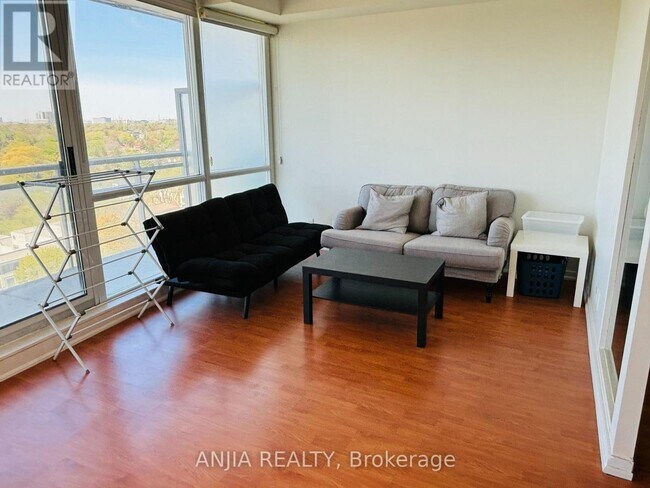 Building Photo - 30 Canterbury Pl