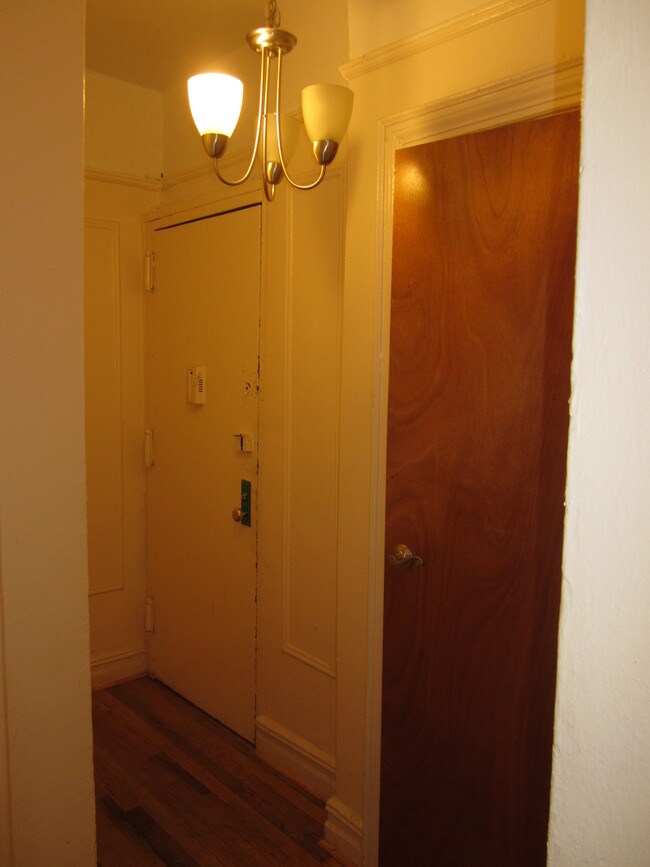 Building Photo - 437 Kingston Ave