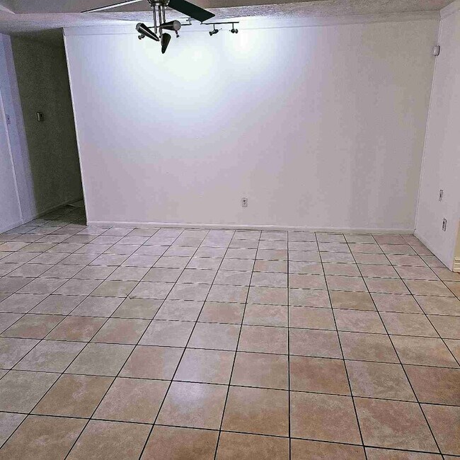Foto del edificio - 6730 Westgate Dr