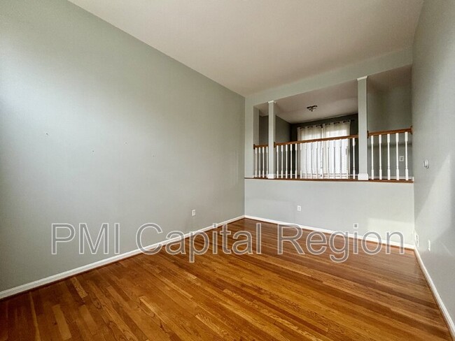 Foto del edificio - 7275 Millcrest Terrace