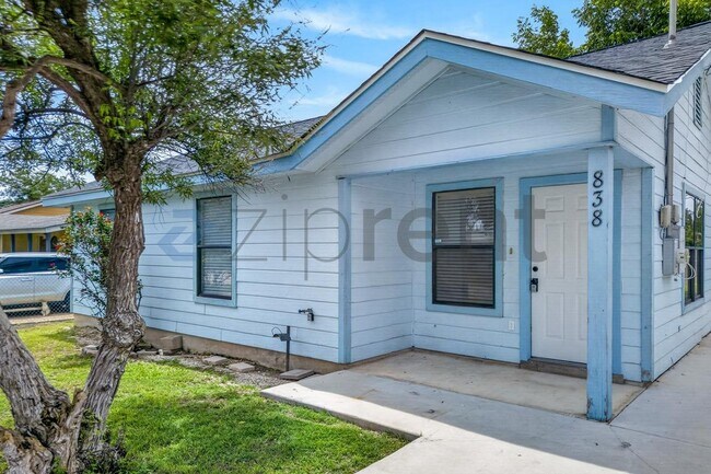 Building Photo - Unit