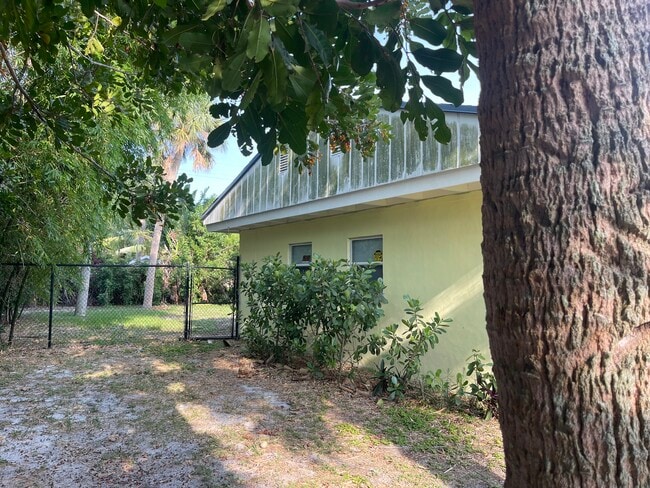 Foto del edificio - 257 SE Four Winds Dr