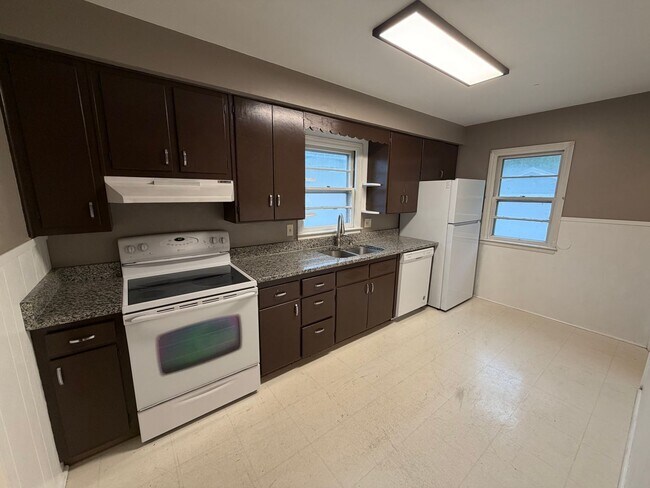Building Photo - Italian Estates Property Management