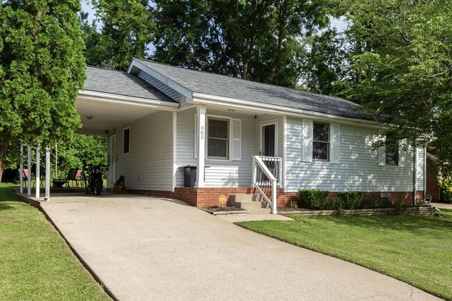 Photo - 905 Preston Ct House