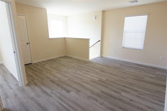 Building Photo - 8806 Doris Oaks Cir