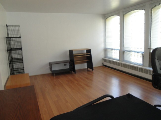 Partial Room view - 1400 E 55th St