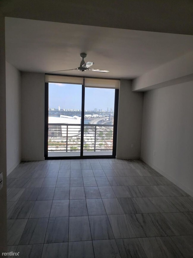 Foto del edificio - 1 br, 1 bath Apartment - 726 NE 1st Ave