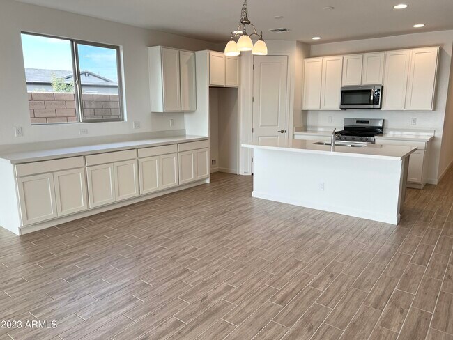 Building Photo - 4644 S Ferric