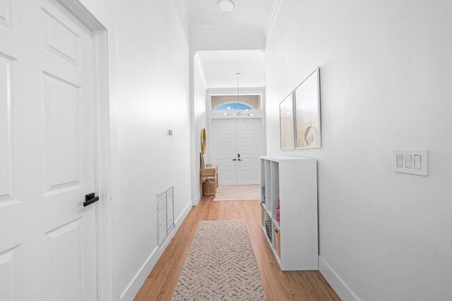 Building Photo - 2887 N Bight