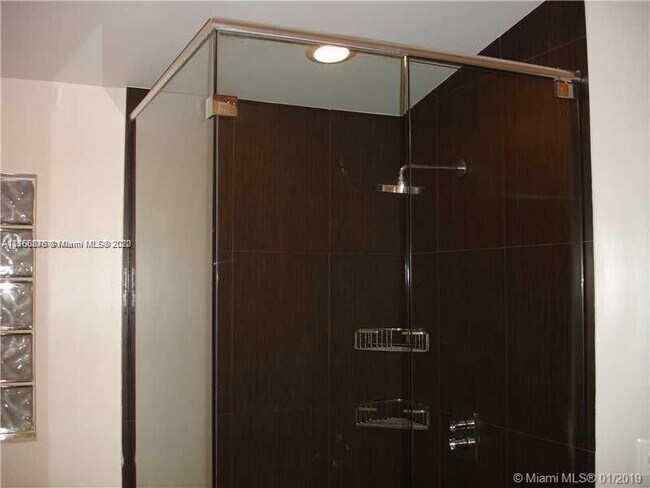 Foto del edificio - 16580 NW 1st St