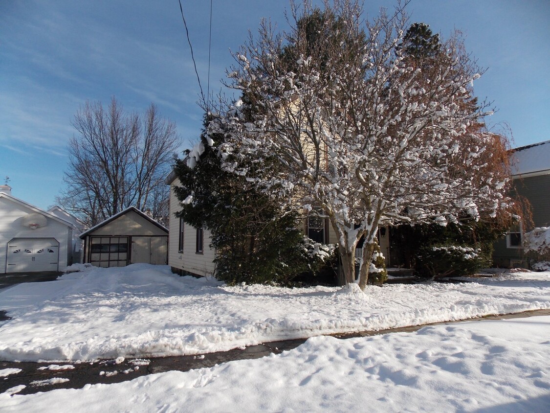 Primary Photo - Village of W Carthage 4 Bedroom / 1.5 Bath...