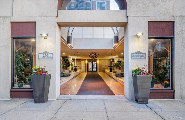 Building Photo - 360 Shore Rd