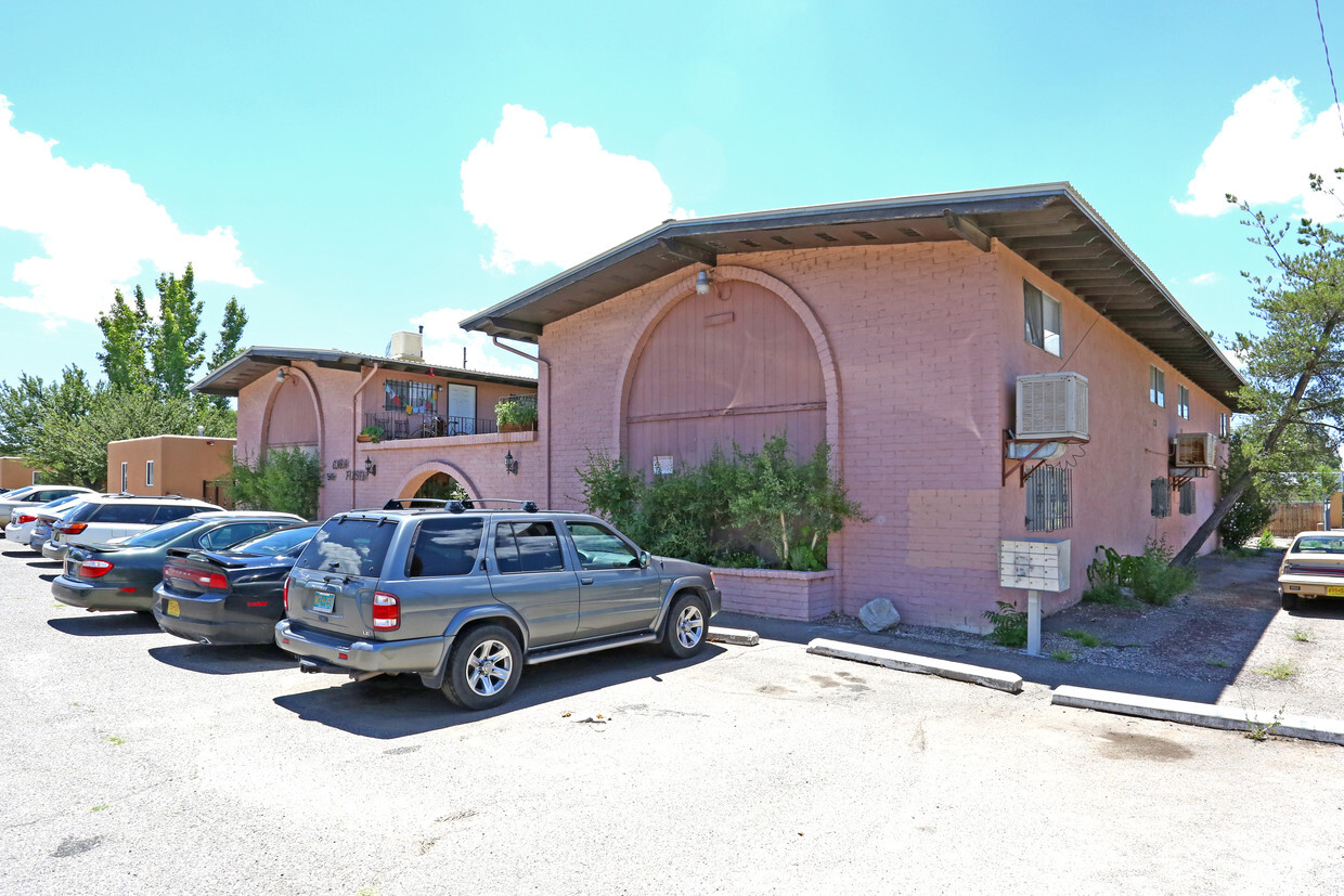 Building Photo - 501 Columbia Dr SE