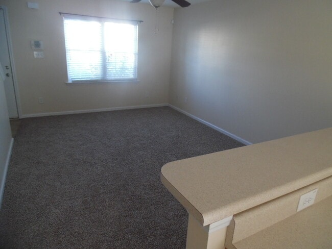 Building Photo - 2Br Townhome Available in The Gables