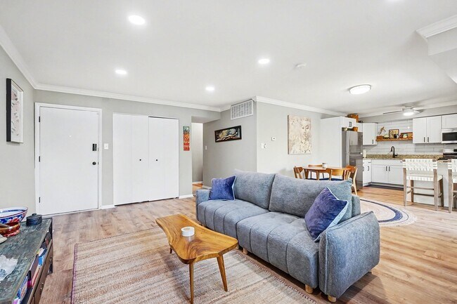 Building Photo - 333 Homeland Southway