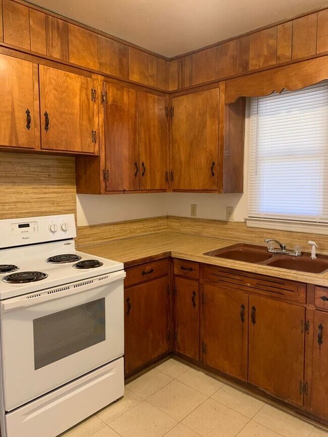 Building Photo - 2BR / 1 BA Apartment Available for Rent!