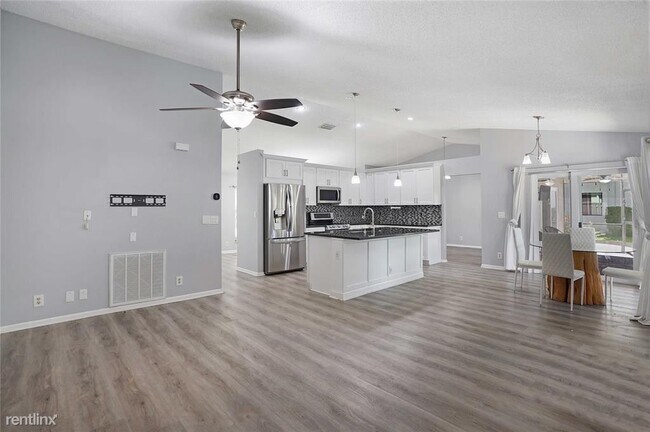 Foto del edificio - 4 br, 2 bath House - 5422 NW 60th Dr