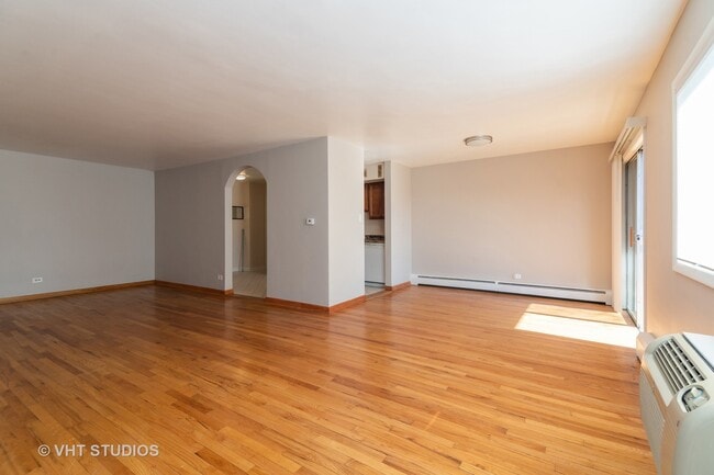 Building Photo - 758 Dempster St