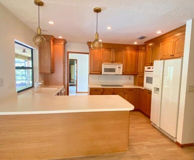 Foto del edificio - 5585 Pennock Point Rd