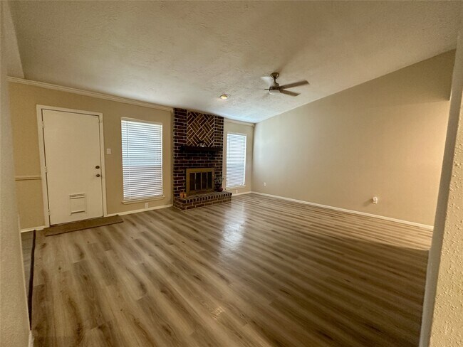 Foto del edificio - 7646 Western Oak Ln