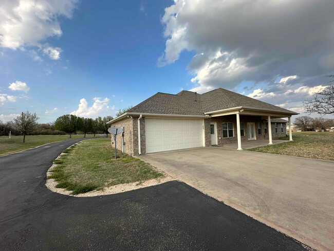 Foto del edificio - 535 Ross Ln
