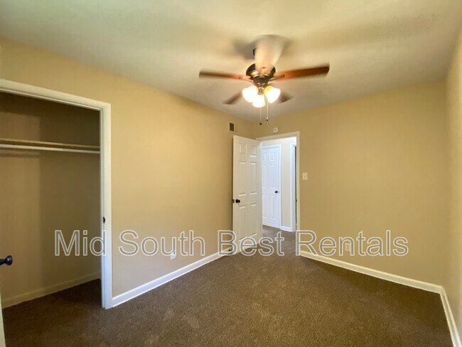 Foto del edificio - 6703 Dove Ln