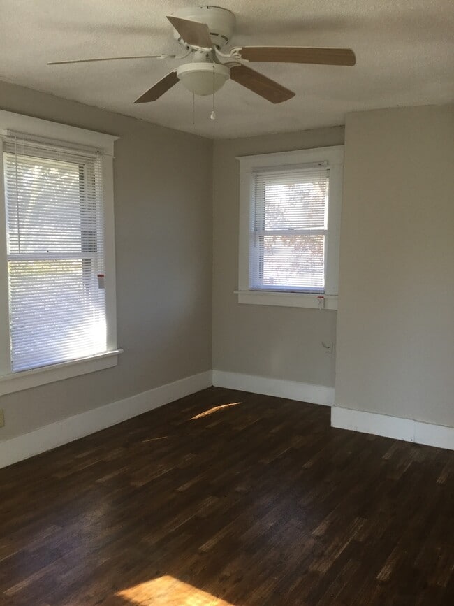 Foto del edificio - 1 Bedroom, 1 Bathroom Near UOM and Echles St