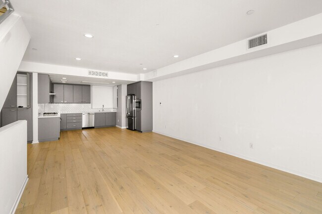 Building Photo - 11582 Riverside Dr