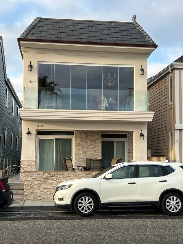 Foto principal - 1721 W Balboa Blvd