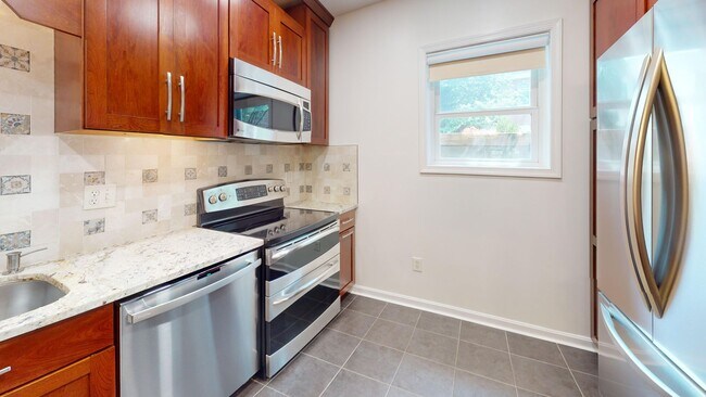 Foto del edificio - Rare Secluded Two Bedroom Arlington Townho...
