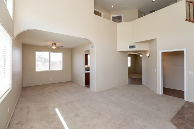 Building Photo - 5562 S Lemon Tree Dr