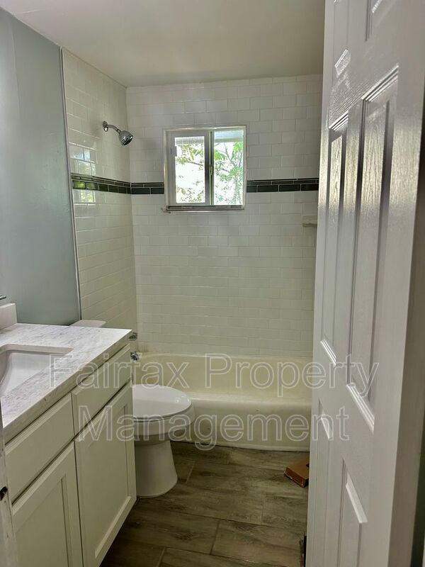 Building Photo - 2213 Fitzgerald Ave