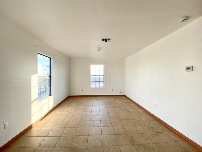 Foto del edificio - 110 Holly Ave