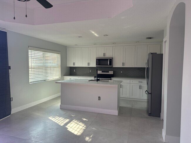 Building Photo - 3173 SW 152nd Ct