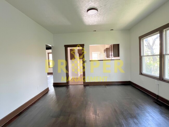 Building Photo - 2 bedrooms 1 bathroom