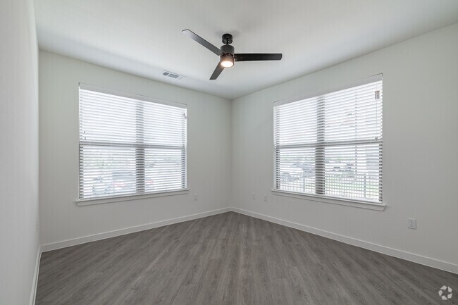 3BR, 2BA - 1,320 SF - Caroline Longhorn Quarry