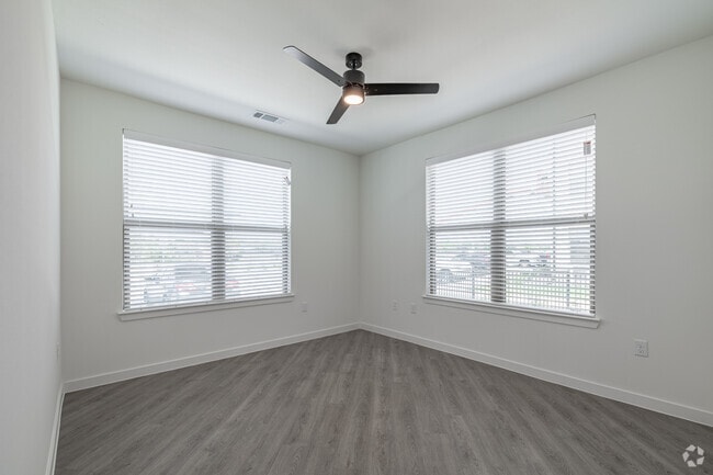 3BR, 2BA - 1,320 SF - Caroline Longhorn Quarry