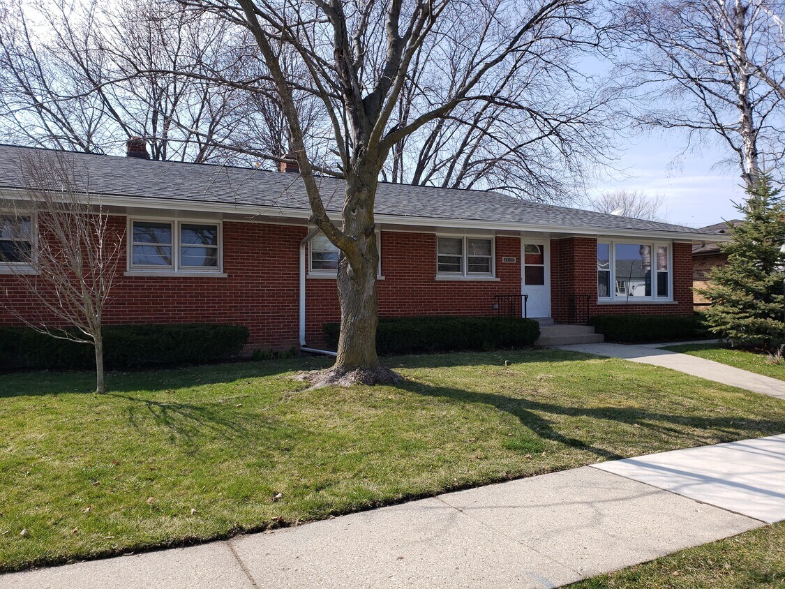 1610 17th Ave, Kenosha, WI 53140 Townhome Rentals in Kenosha WI