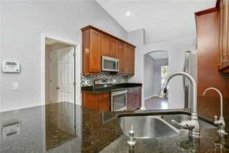 Building Photo - 460 14th Ave NE