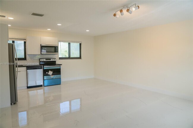 Foto del edificio - 615 NE 26th St