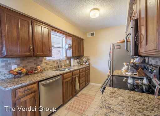 Building Photo - 2721 Hurstview Dr