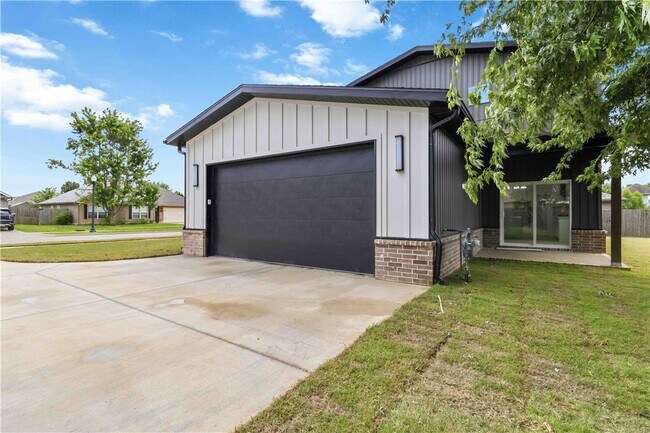 Building Photo - 5404 SW Remington Rd