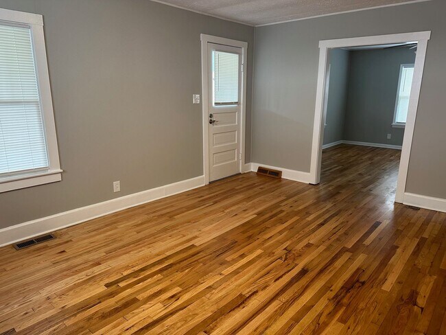 Foto del edificio - Available NOW! Adorable 4 Bed, 2 Bath Home for $2,600./month