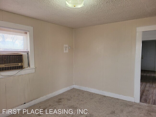 Building Photo - 2 br, 1 bath House - 1303 E. 4th St.