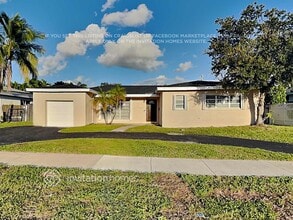 Building Photo - 19441 NE 19th Ct