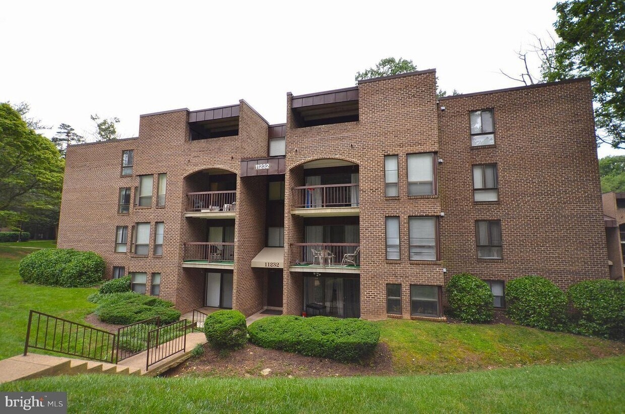 Primary Photo - 11232 Chestnut Grove Sq