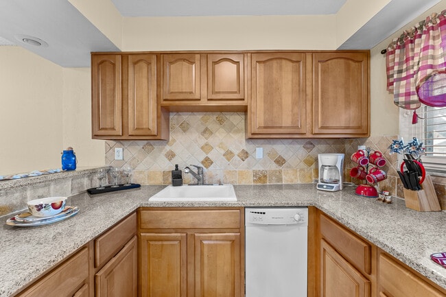 Building Photo - 2625 FL-590