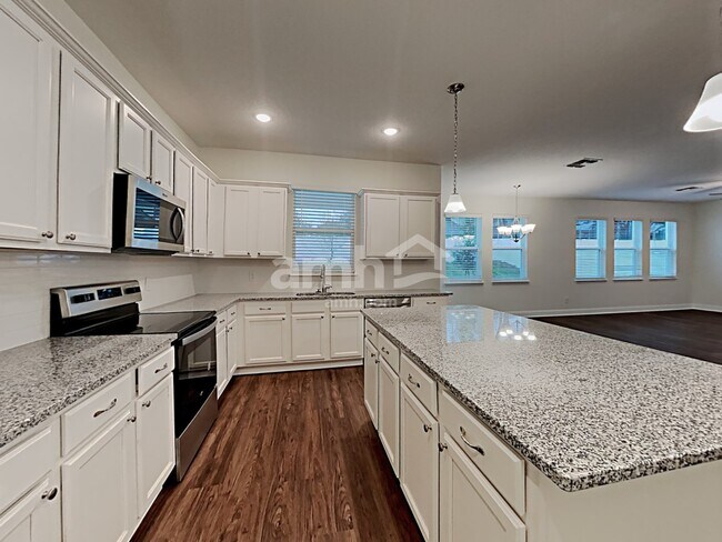 Building Photo - 716 Cyprus Ave